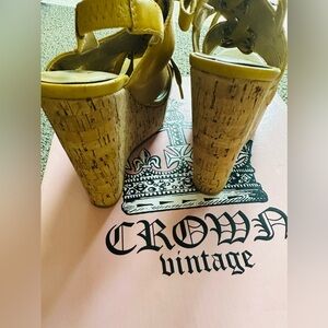 Summer shoes yellow and brand new